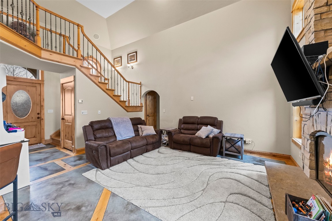95 W Julie Court