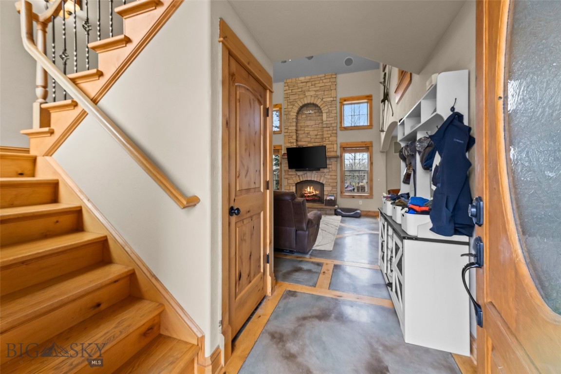 95 W Julie Court