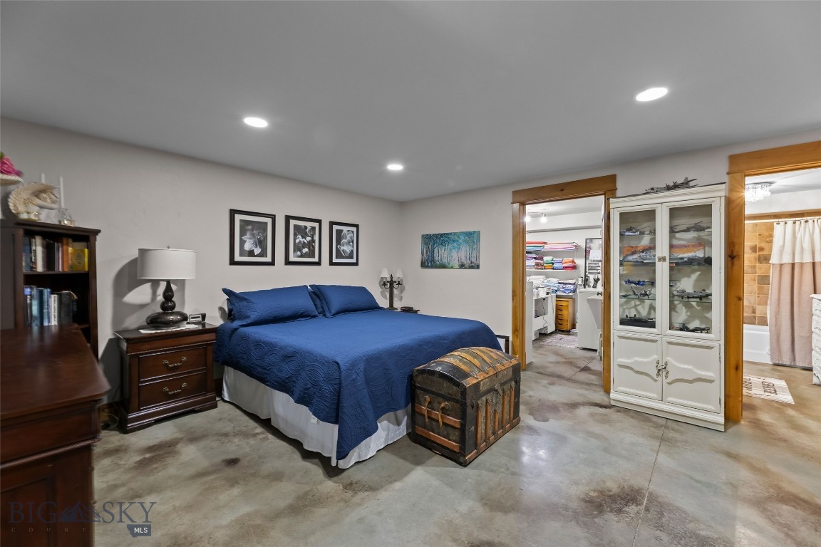 95 W Julie Court