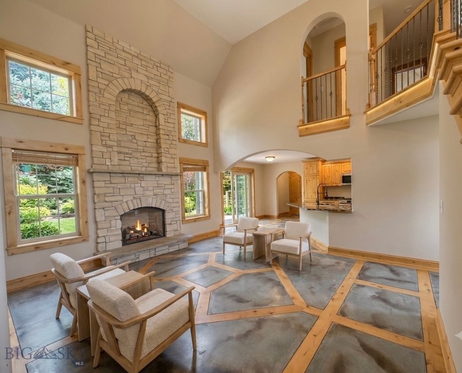 95 W Julie Court