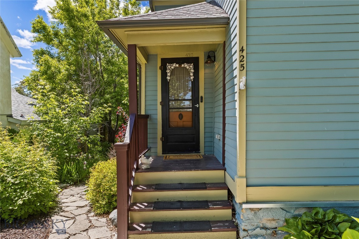 425 N B Street