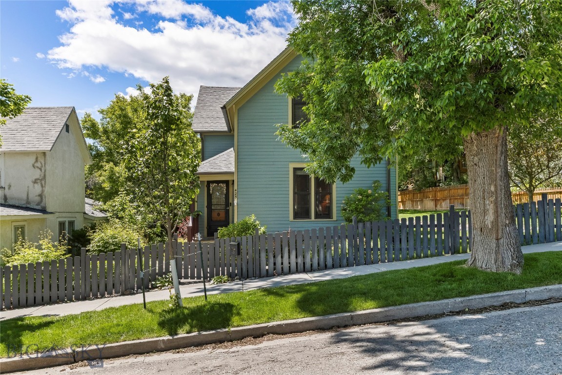 425 N B Street