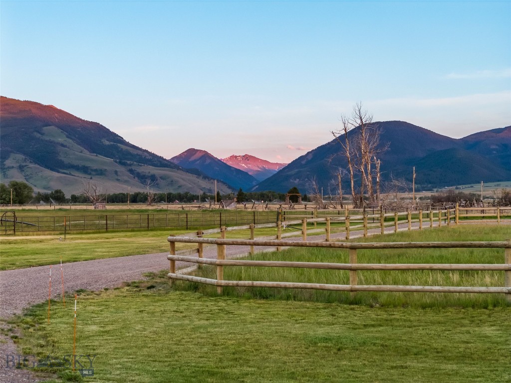 17 Packstring Trail