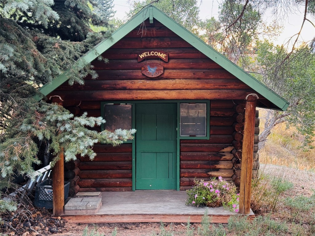 205 E Montana Street