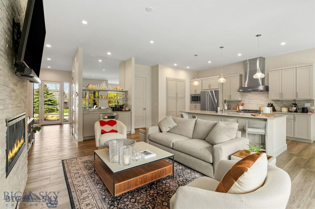 203 Wickwire Way