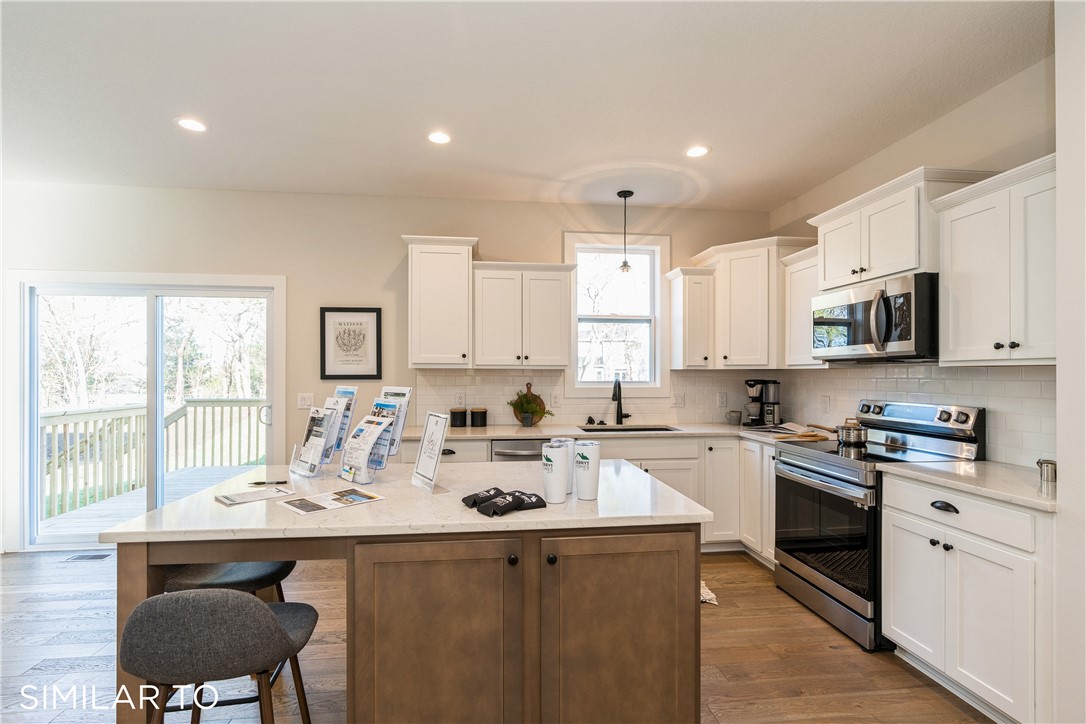 155 NW Hidden Knoll