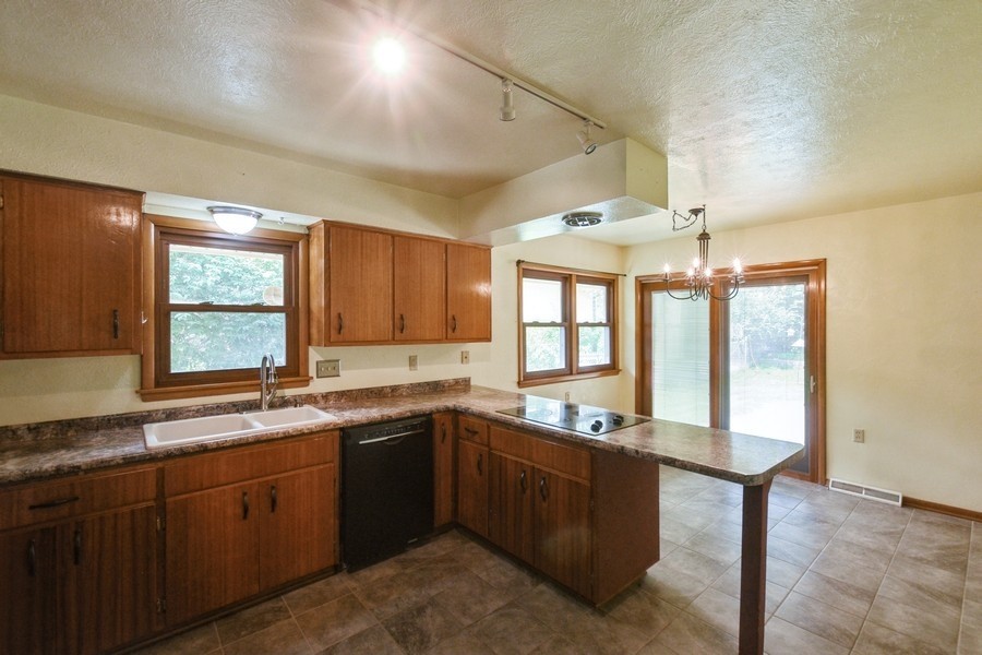 1801 Pearl Drive