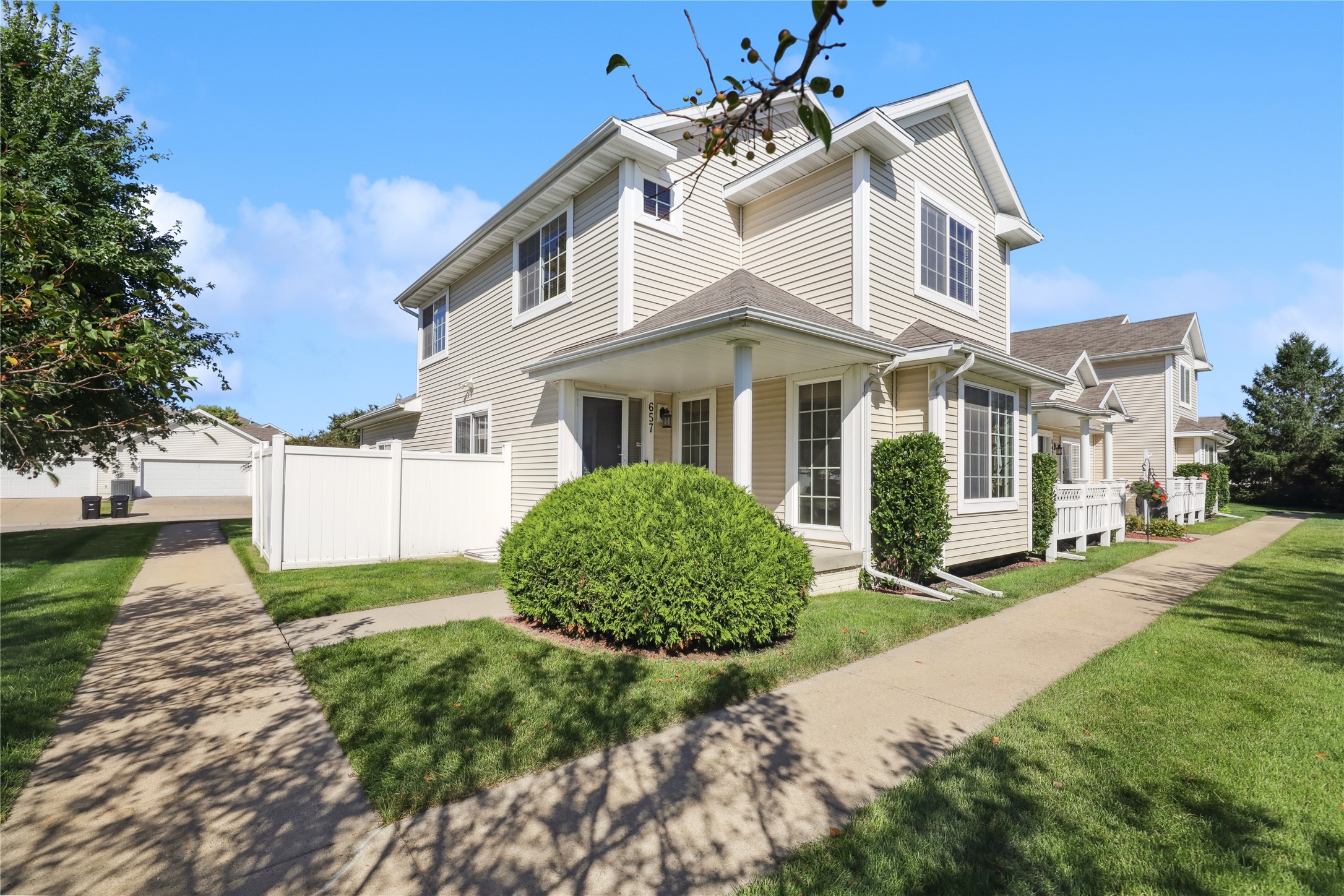 657 SE Williams Court