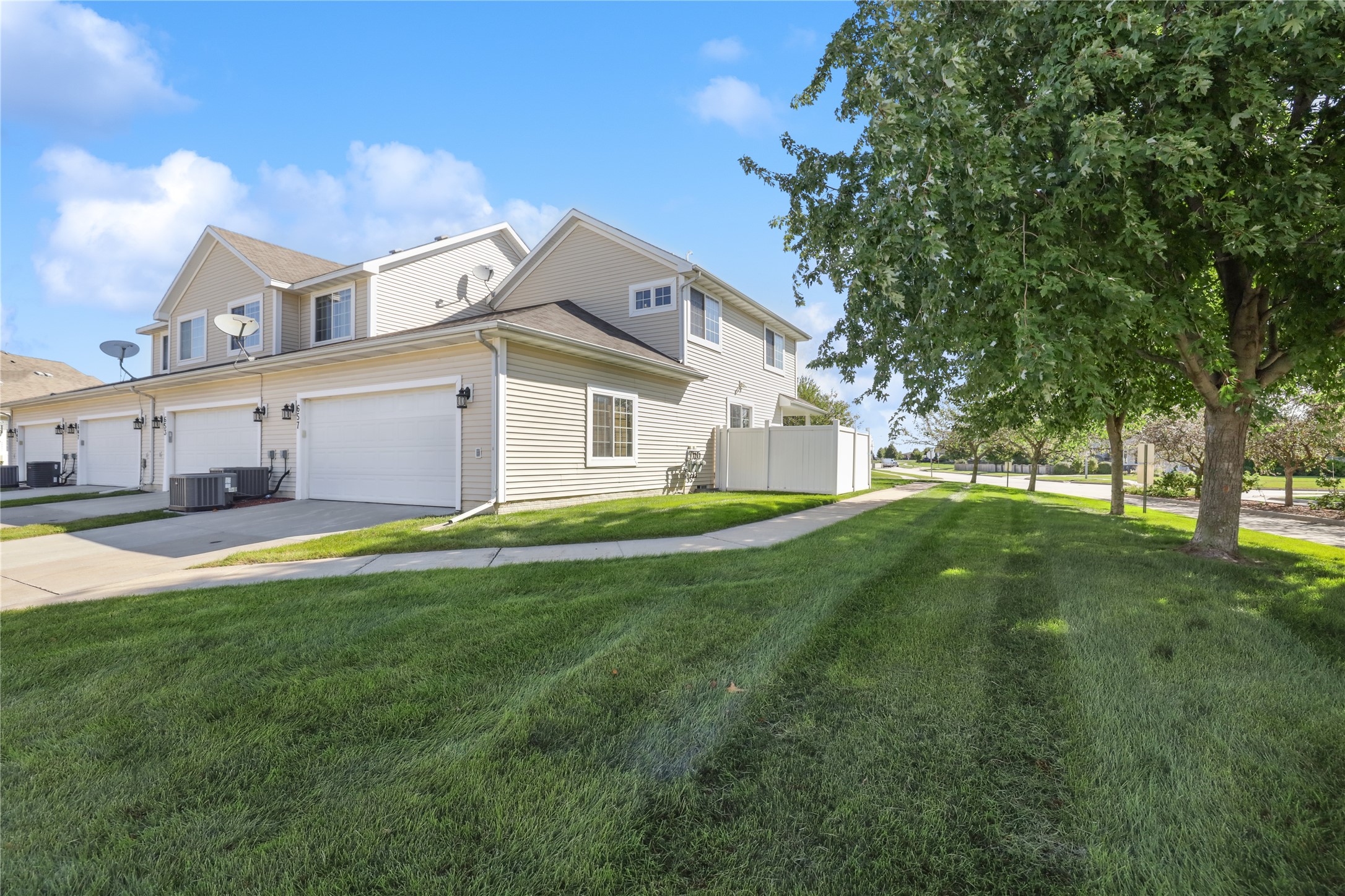 657 SE Williams Court