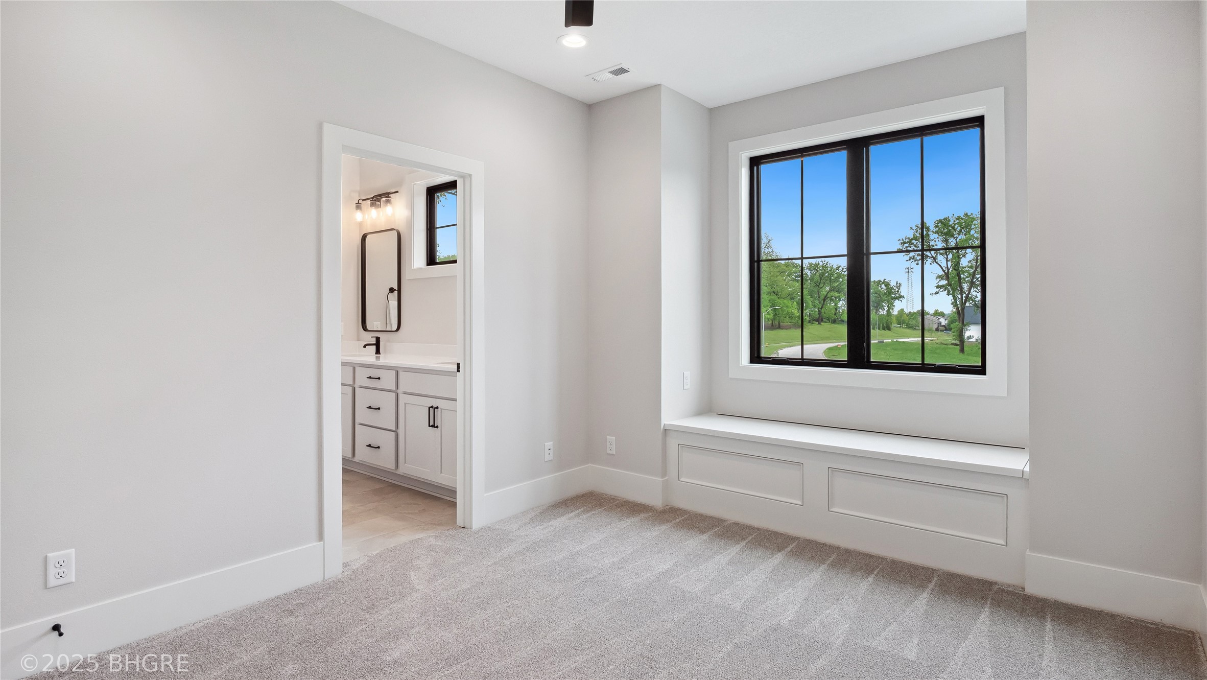 815 S Kingswood Court