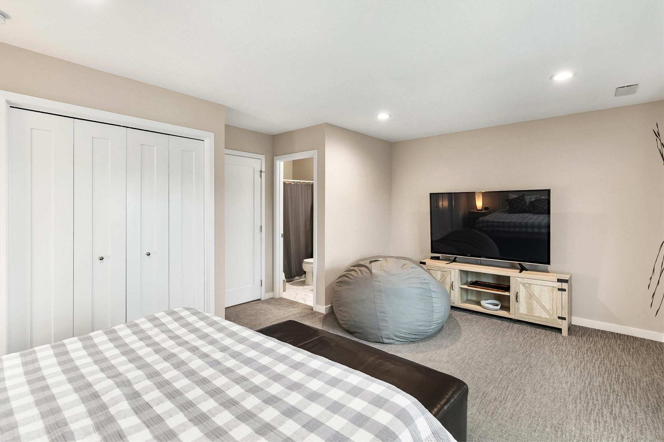 8943 Nelle Lane