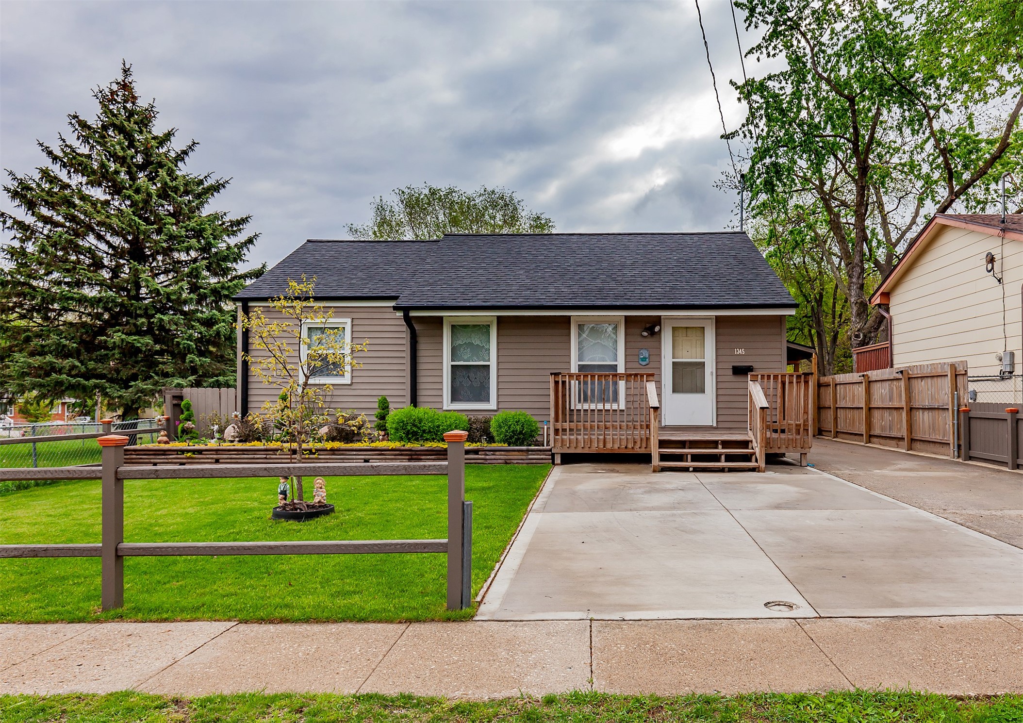 1345 E 16th Street