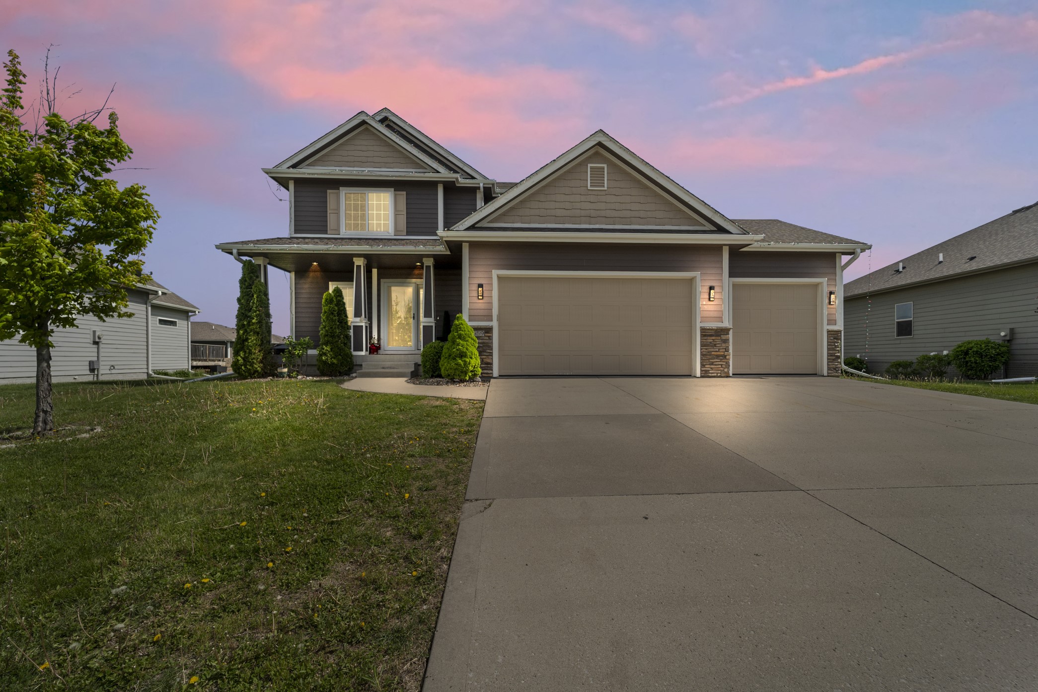 659 SW Springfield Drive