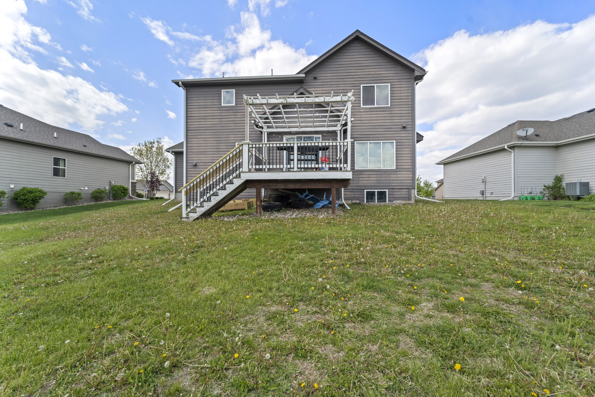 659 SW Springfield Drive