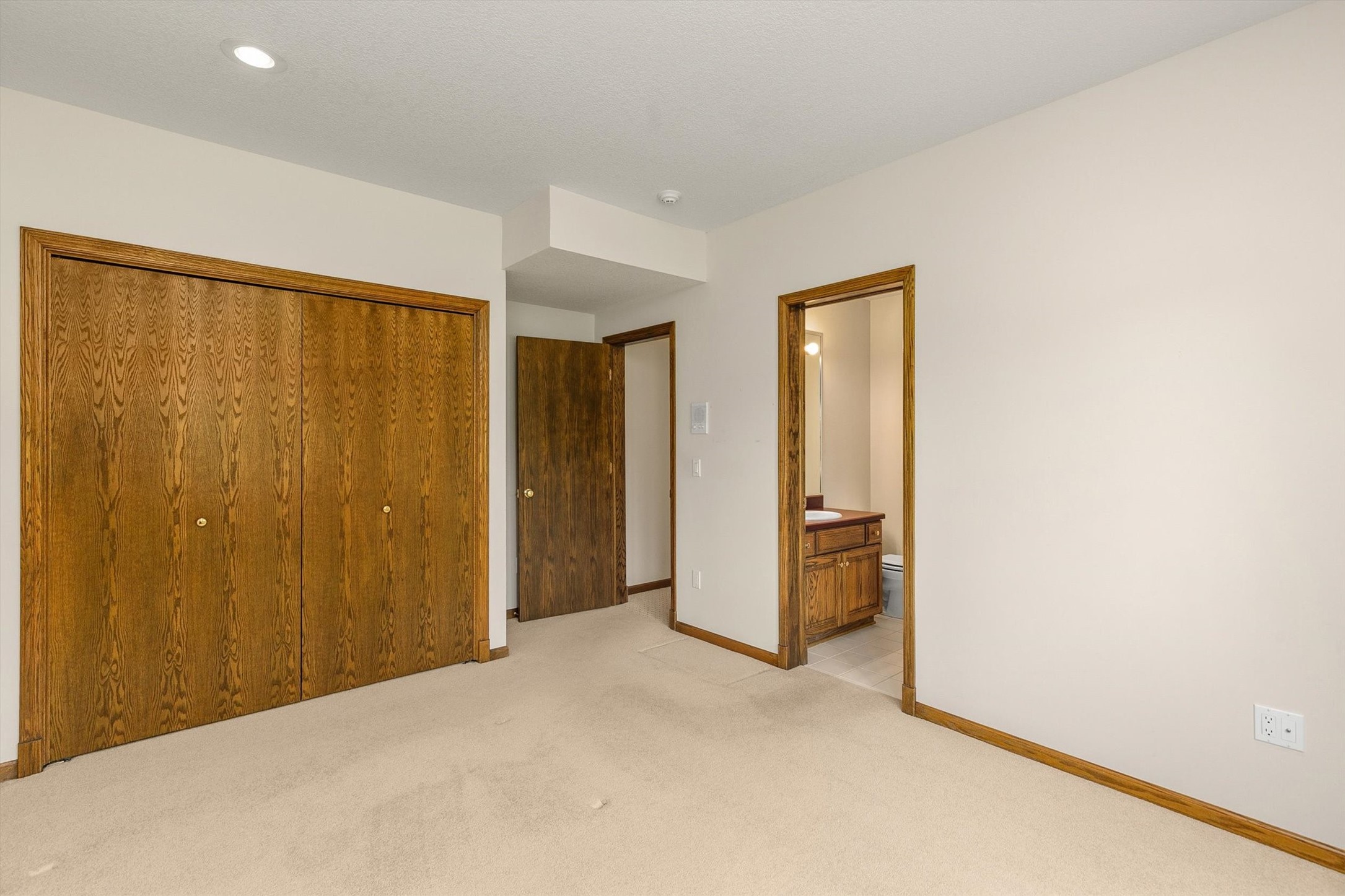 5576 Glen Oaks Point