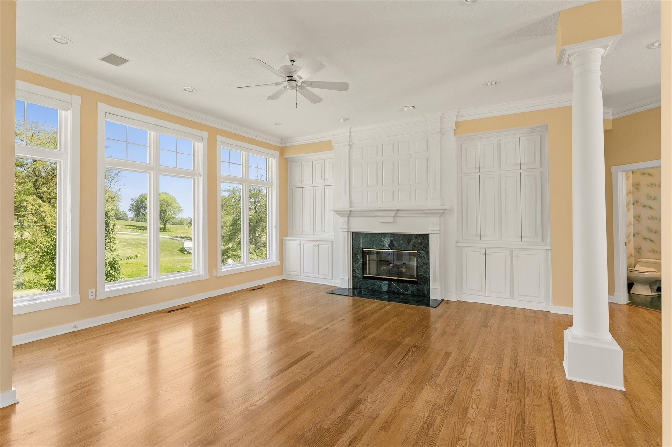 5576 Glen Oaks Point
