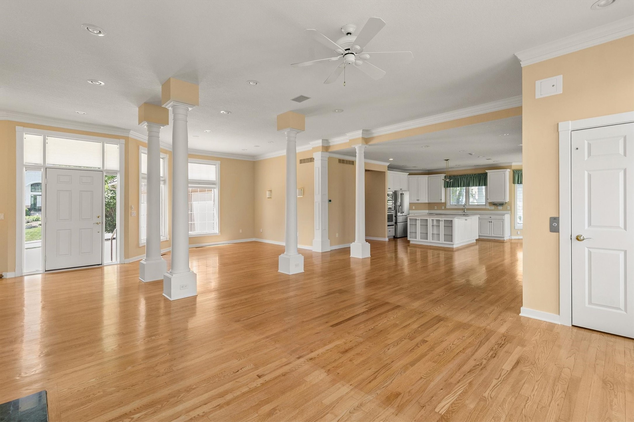 5576 Glen Oaks Point