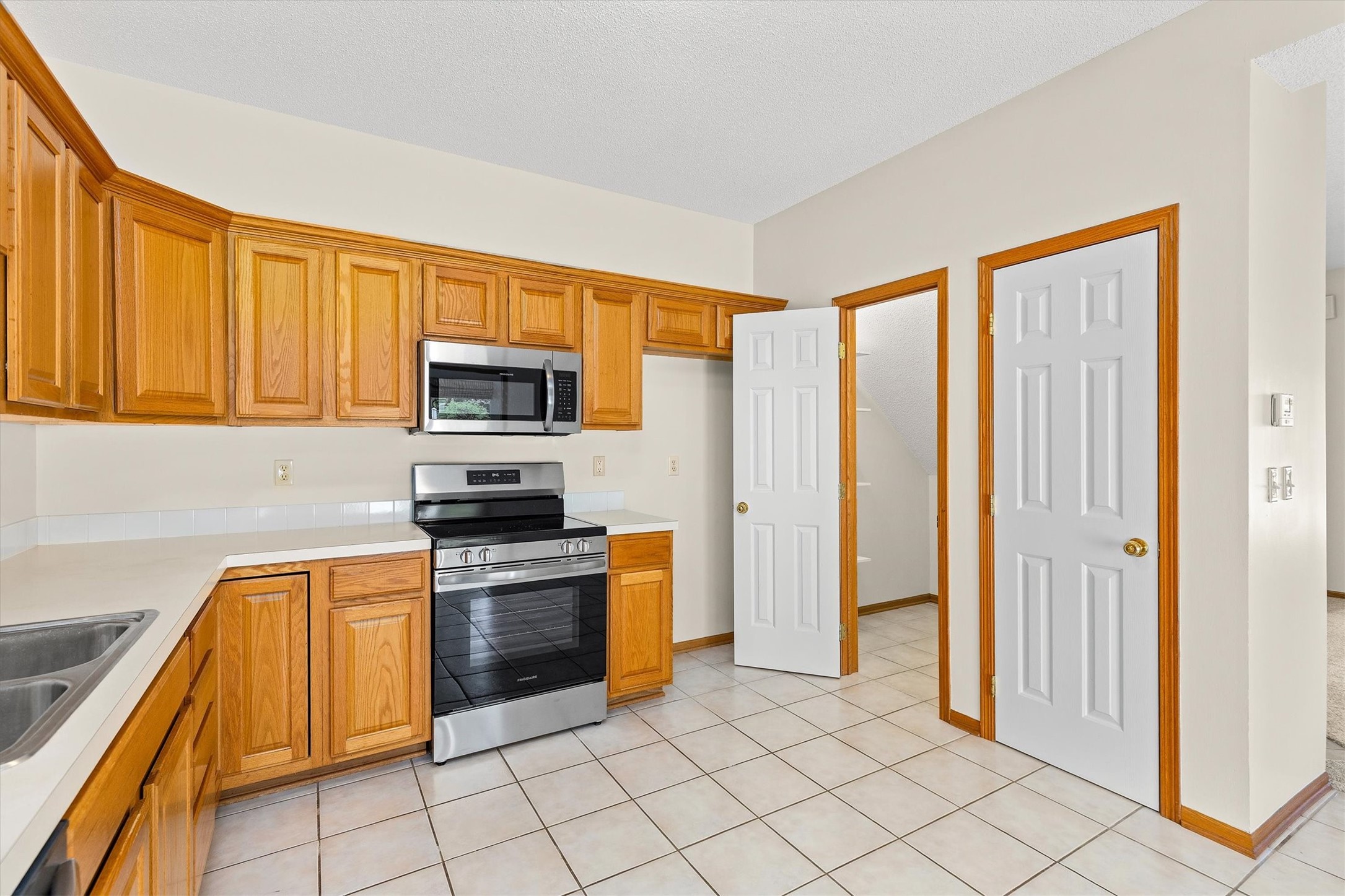 2165 Ridgeview Circle