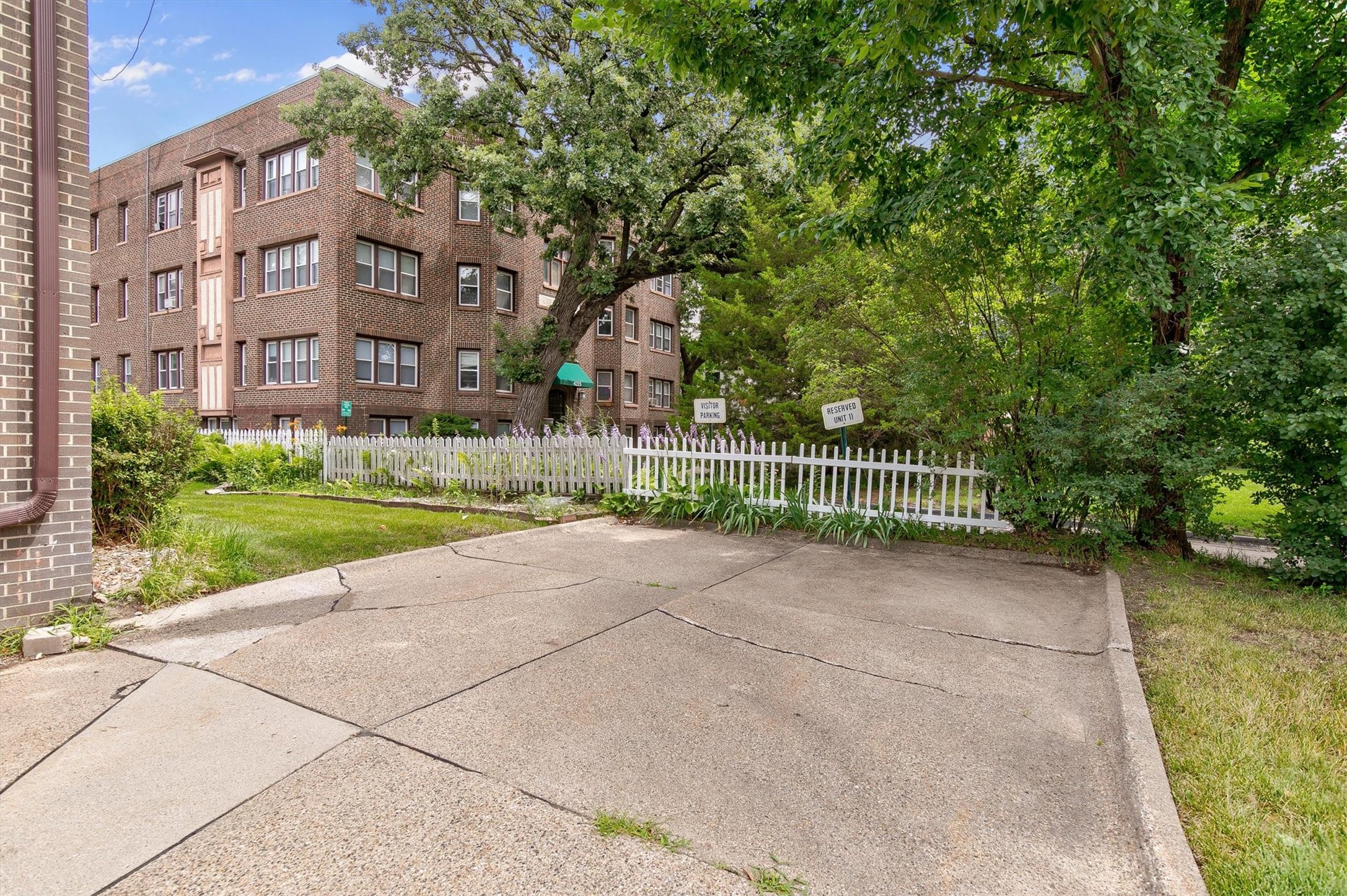 4225 Grand Avenue 9
