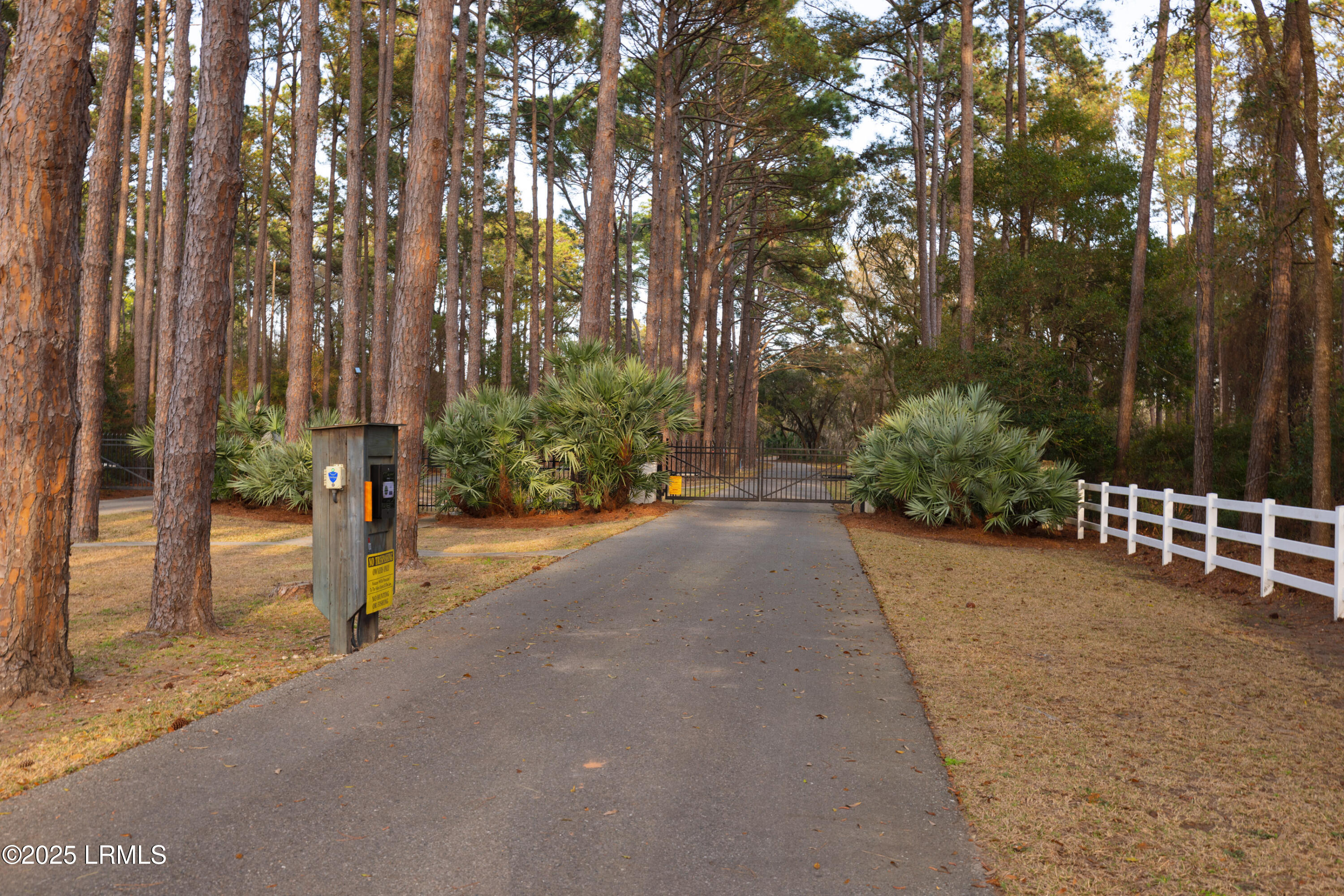 16 Vista Boulevard W, St. Helena Island