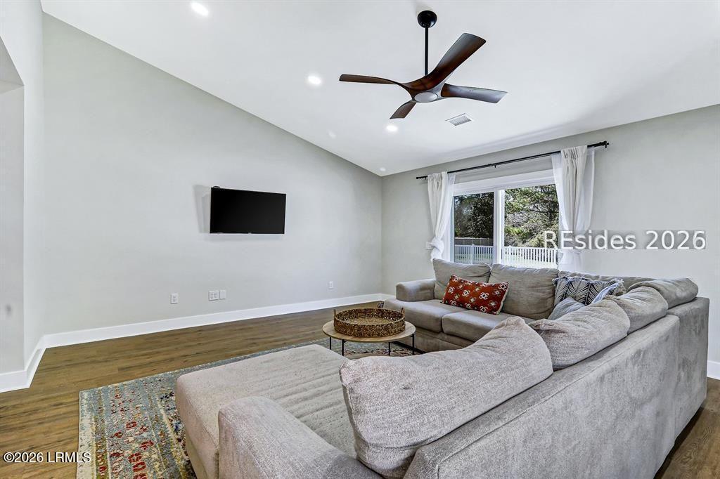 3 Lakeside Drive