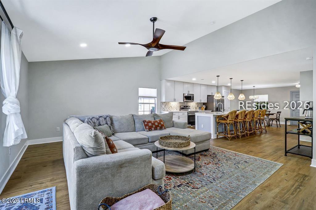 3 Lakeside Drive