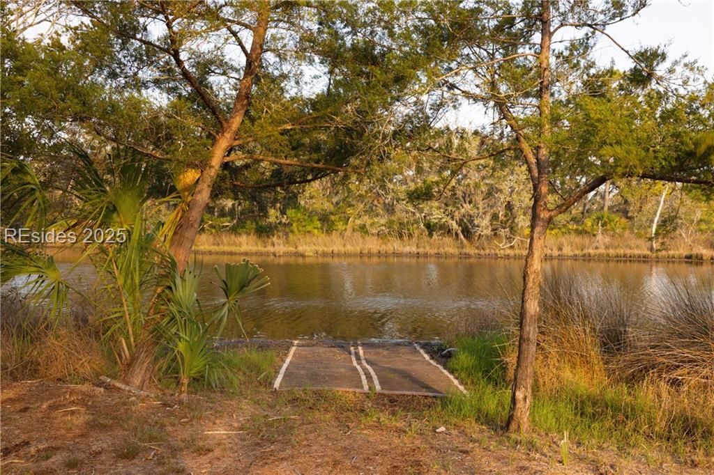 14 Vista Boulevard W