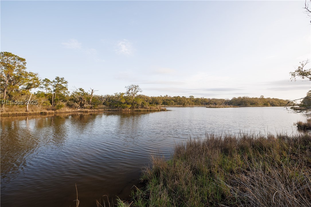 14 Vista Boulevard W