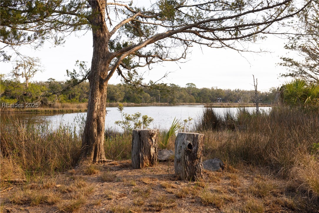 16 Vista Boulevard W