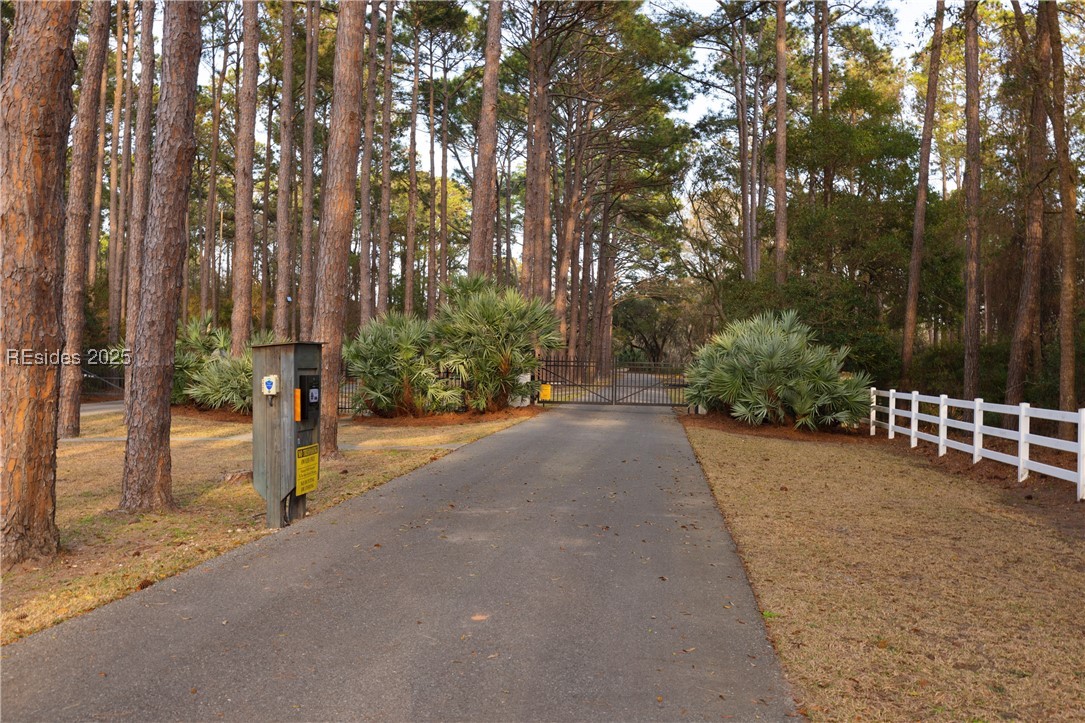 16 Vista Boulevard W