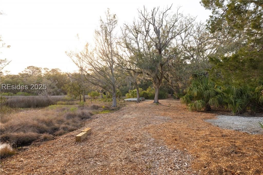 16 Vista Boulevard W