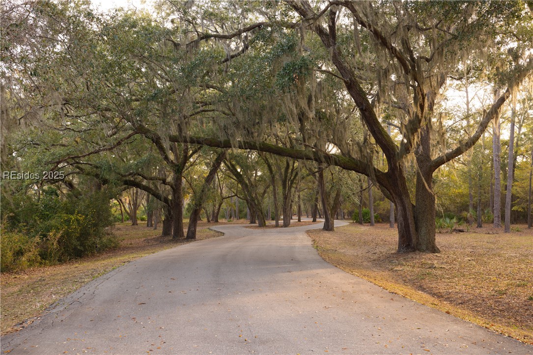 16 Vista Boulevard W