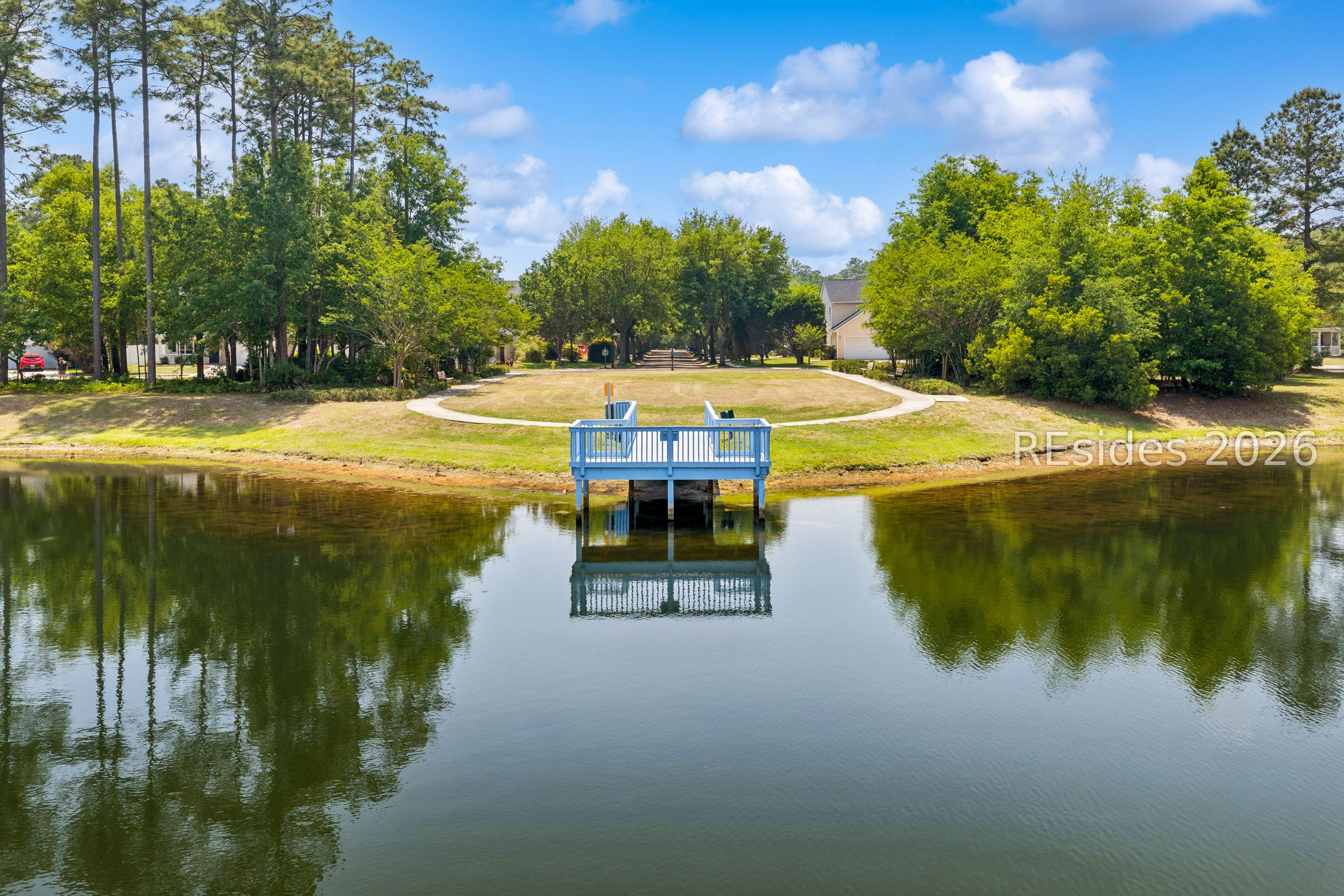 3 Lakeside Drive