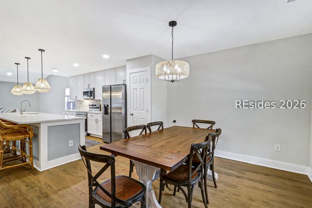 3 Lakeside Drive