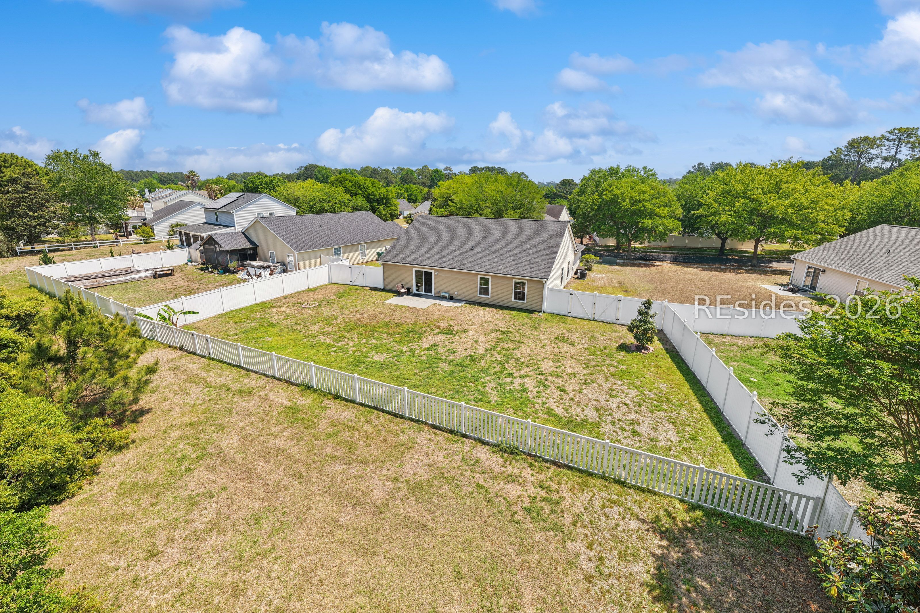 3 Lakeside Drive