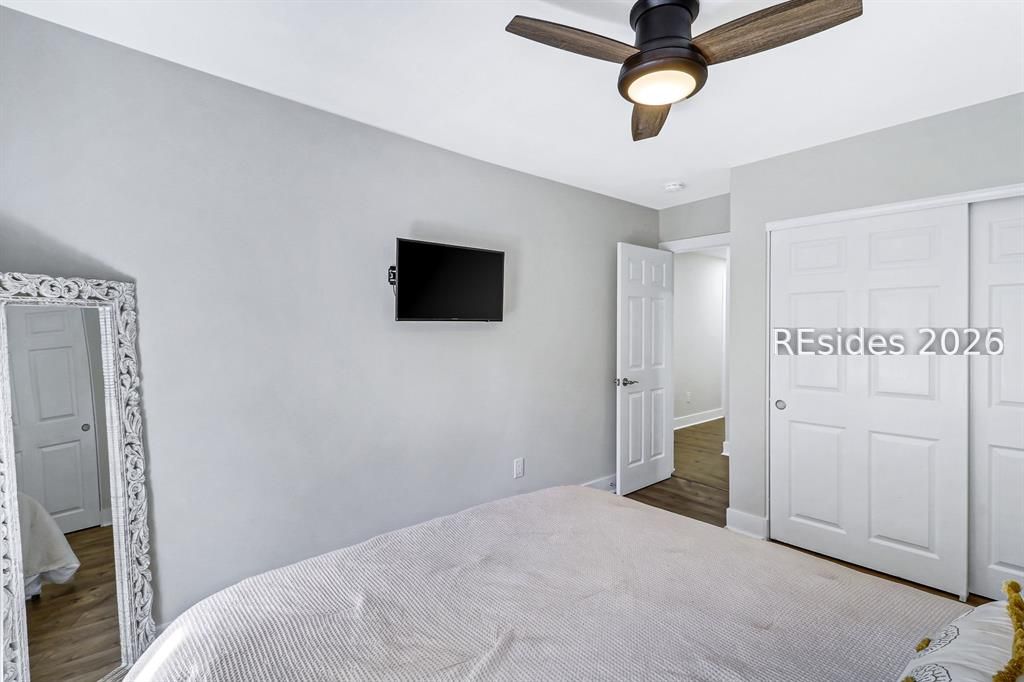 3 Lakeside Drive