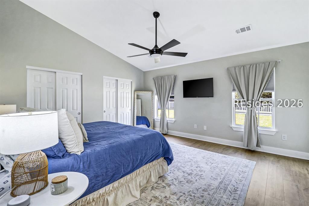 3 Lakeside Drive