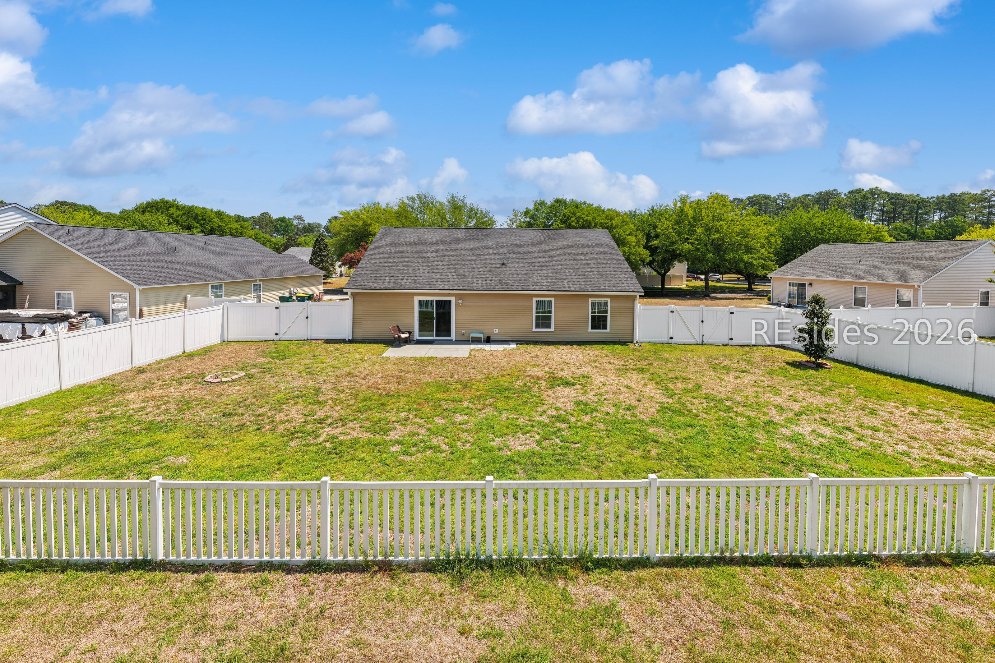 3 Lakeside Drive