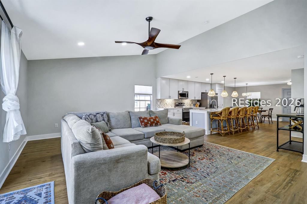 3 Lakeside Drive