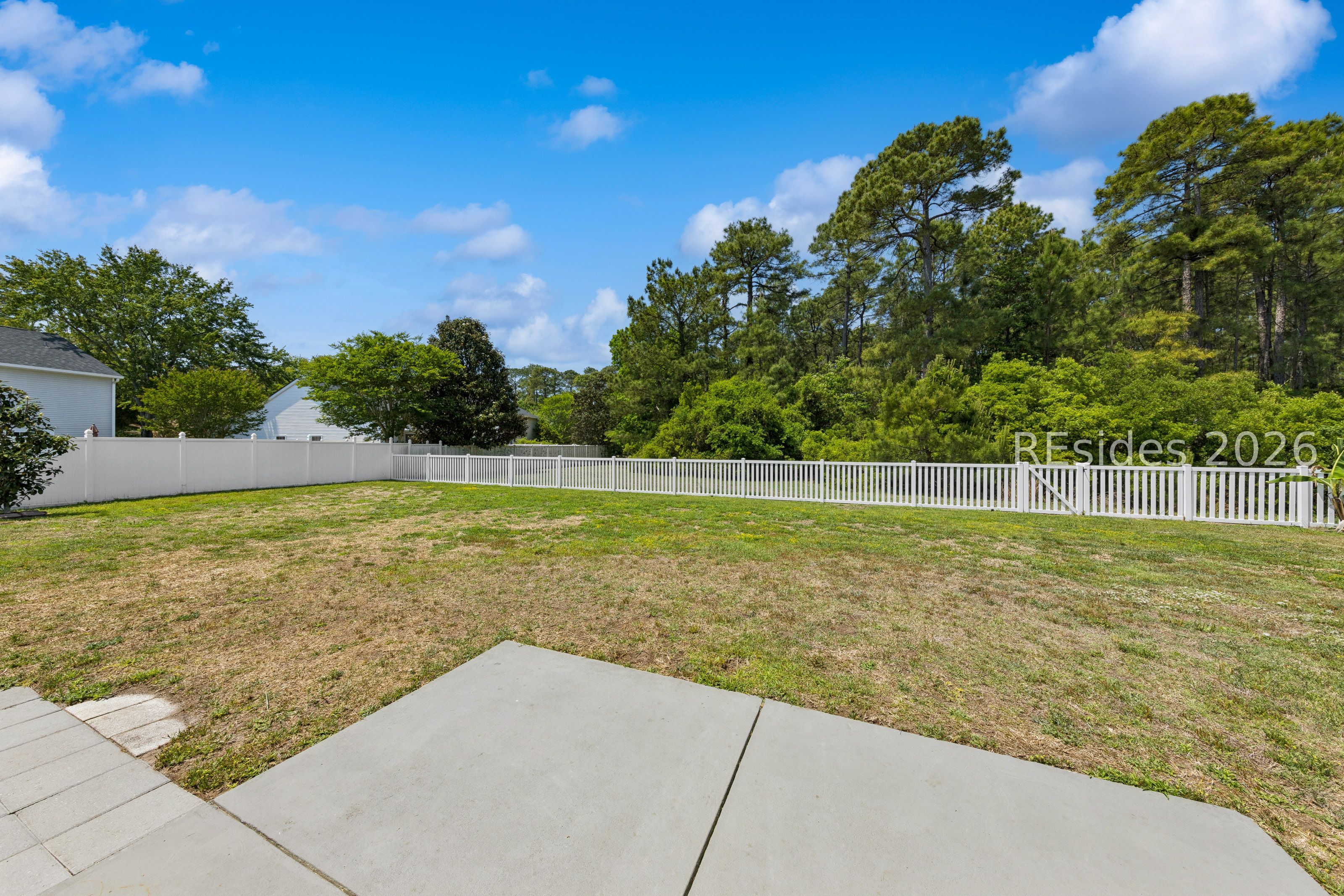 3 Lakeside Drive