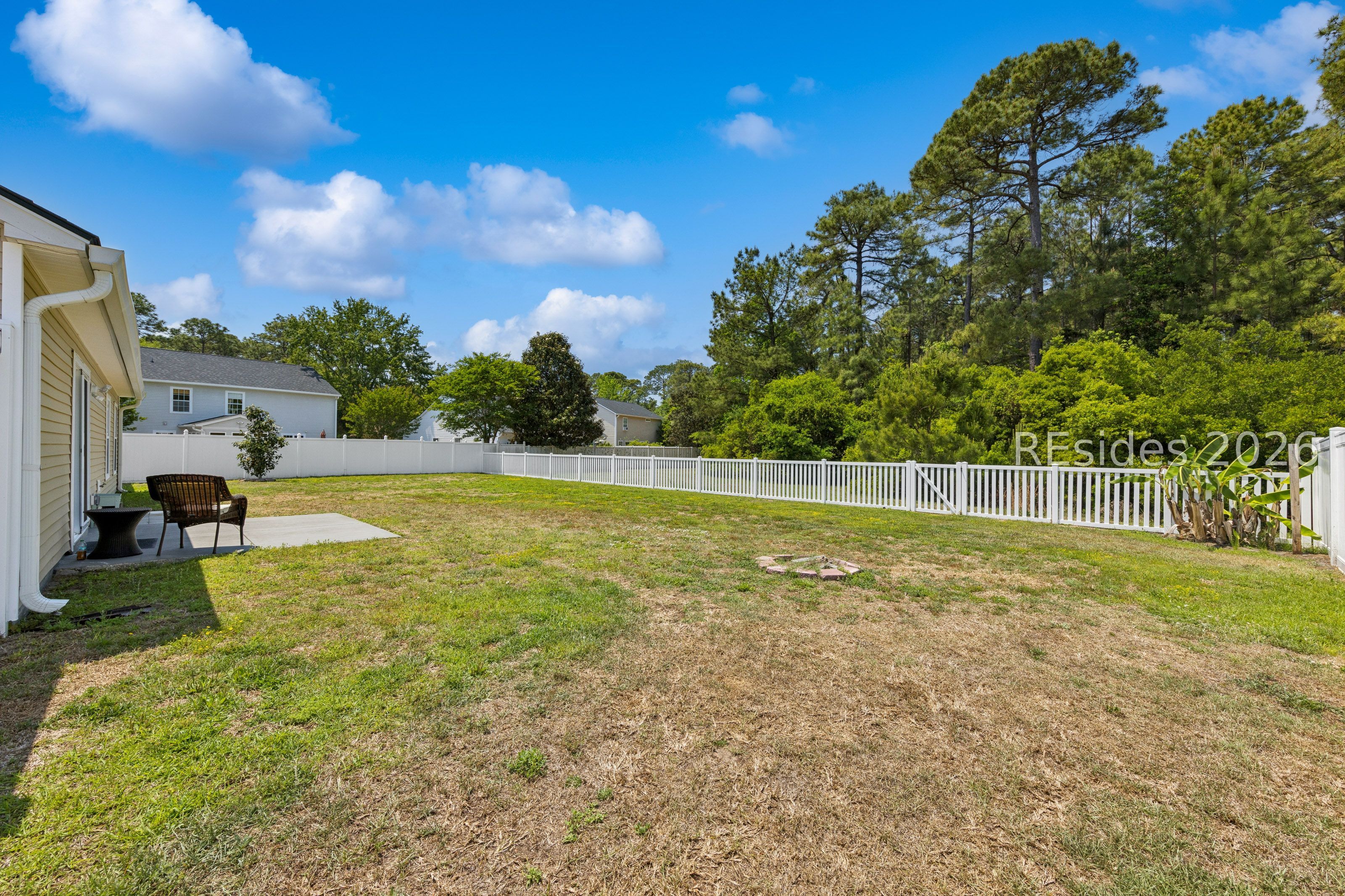 3 Lakeside Drive