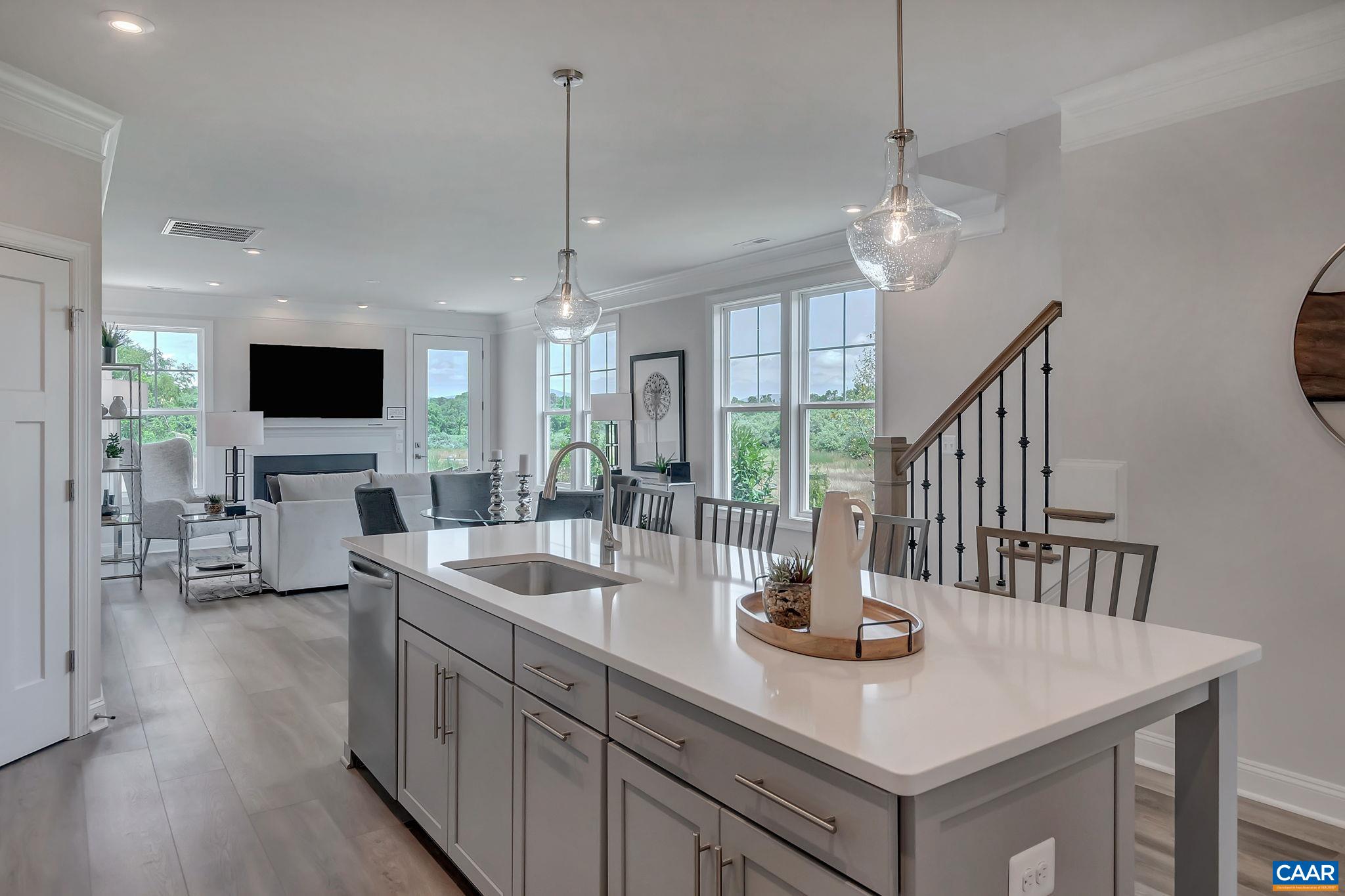 228 RIDGELINE DR