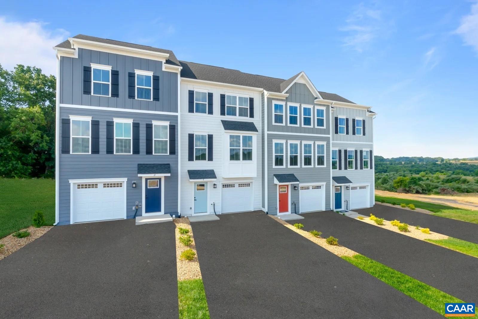 21 IRON HORSE LN