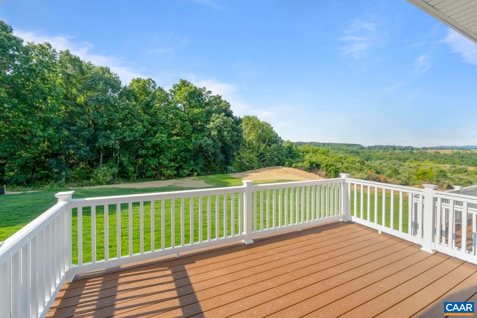 21 IRON HORSE LN