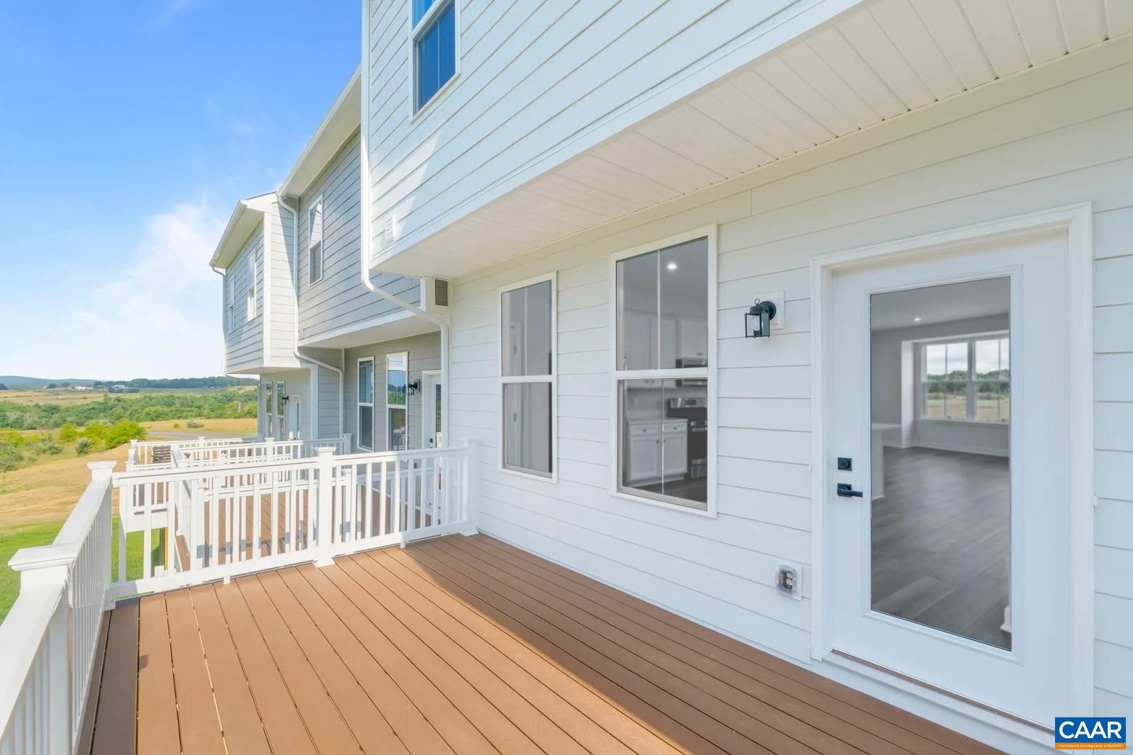21 IRON HORSE LN