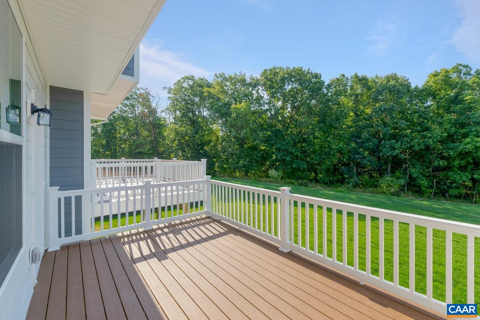21 IRON HORSE LN