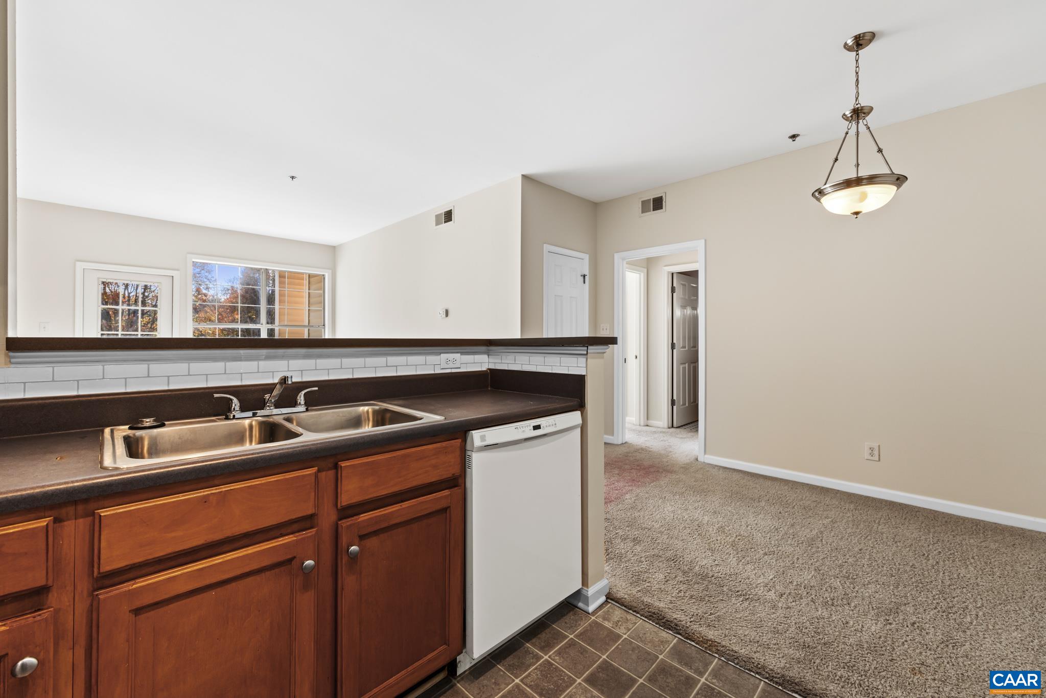 290 RIVERBEND DR Unit: 2D