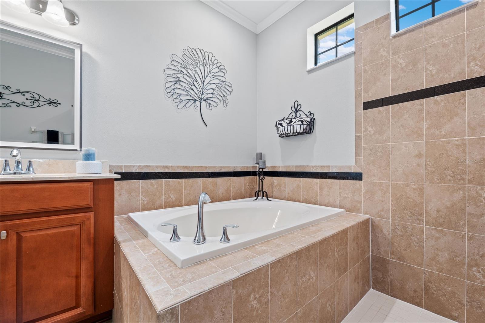 21632 PEARL CRESCENT CT