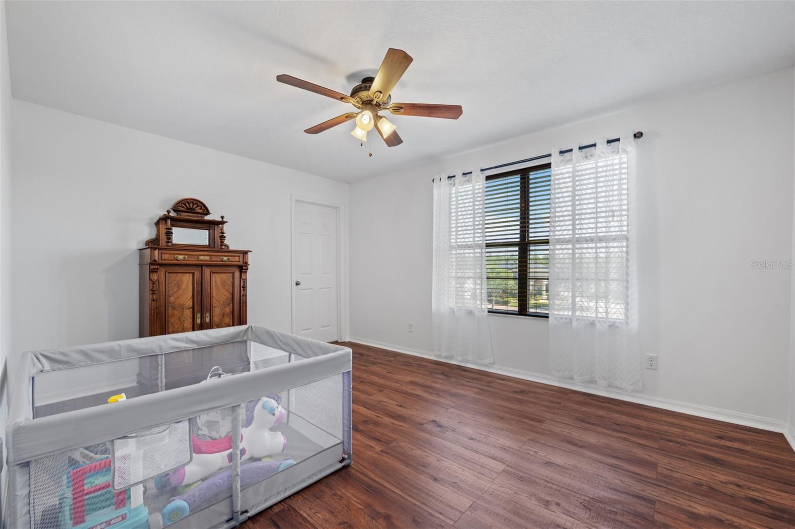 21632 PEARL CRESCENT CT