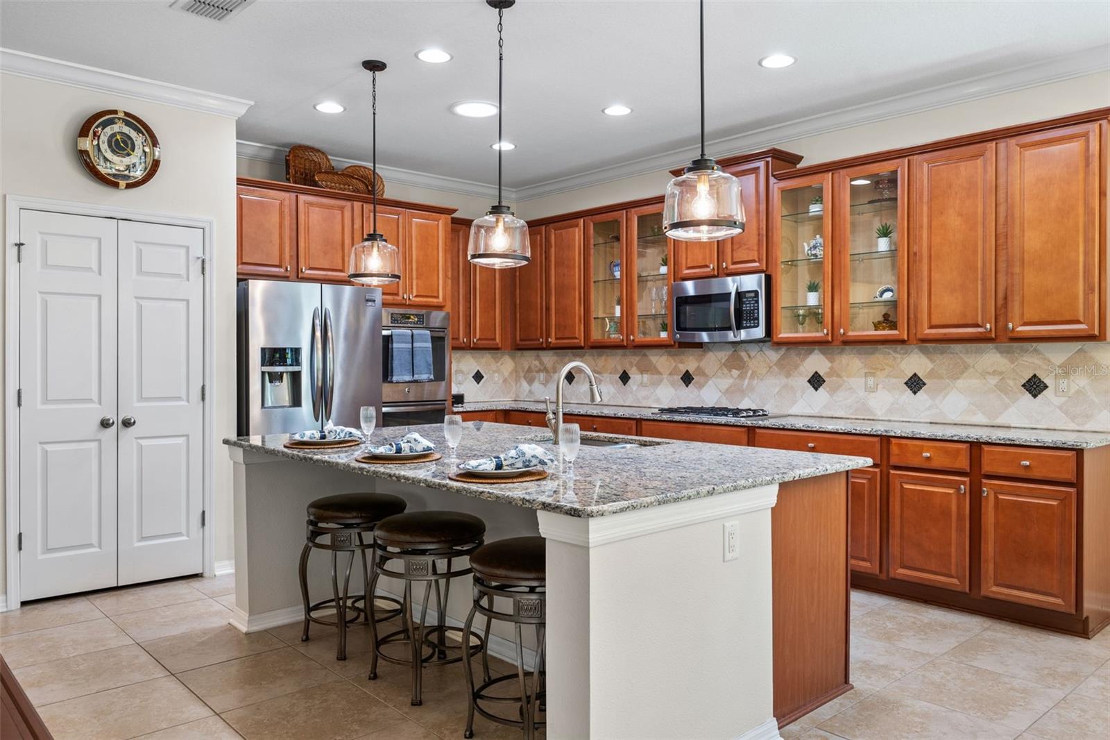 21632 PEARL CRESCENT CT